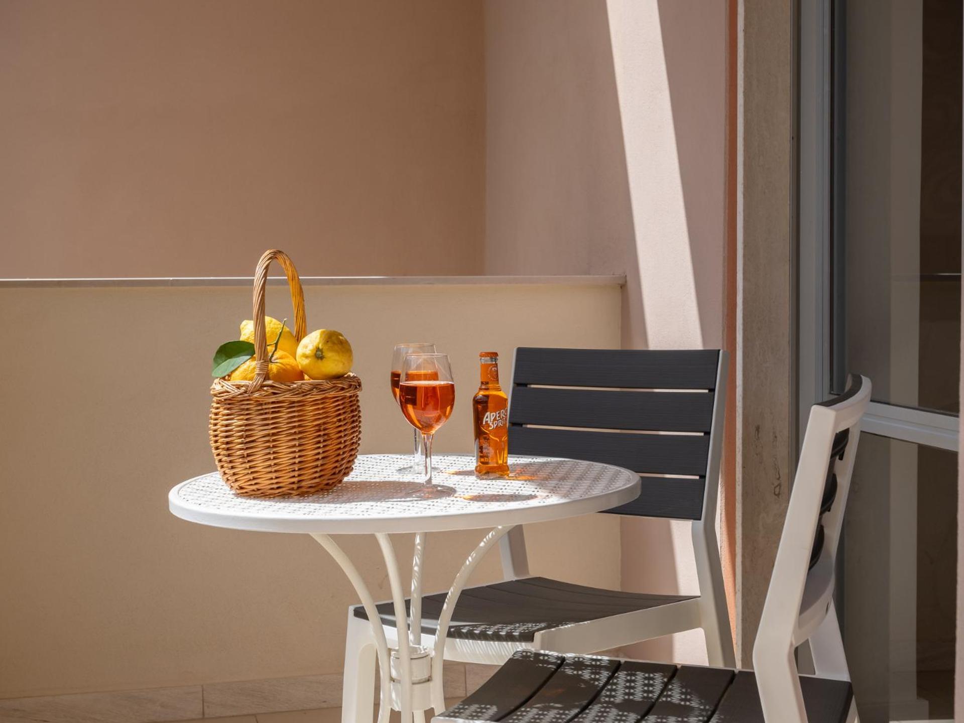 Nonno Angelo - 4 Bedrooms With Free Parking & Seaview Balcony Península Sorrentina Exterior foto